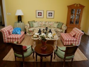 5 Things To Look For The Next Time You Visit An Estate Sale